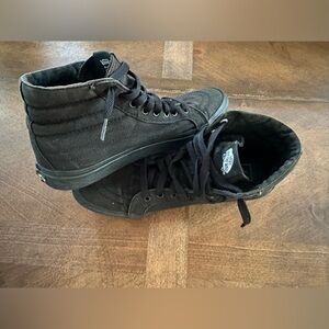 USED VANS UNISEX VANS SK8-HI BLACK/ BLACK Sz 9 Men’s & Sz. 10.5 Women’s